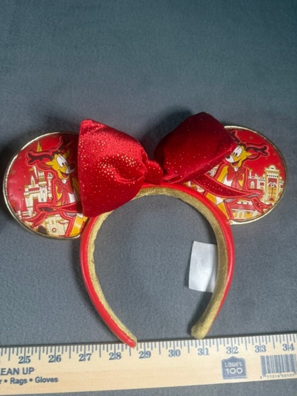 DISNEY MICKEY'S VERY MERRY 2025 CHRISTMAS ( USED )